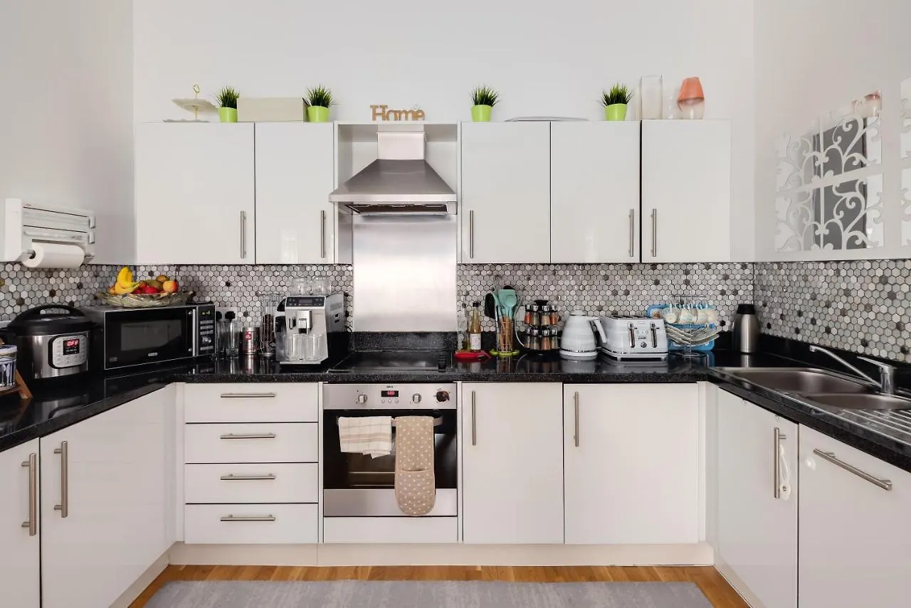 Апартаменты Two Double Bedroom Duplex Flat Лондон